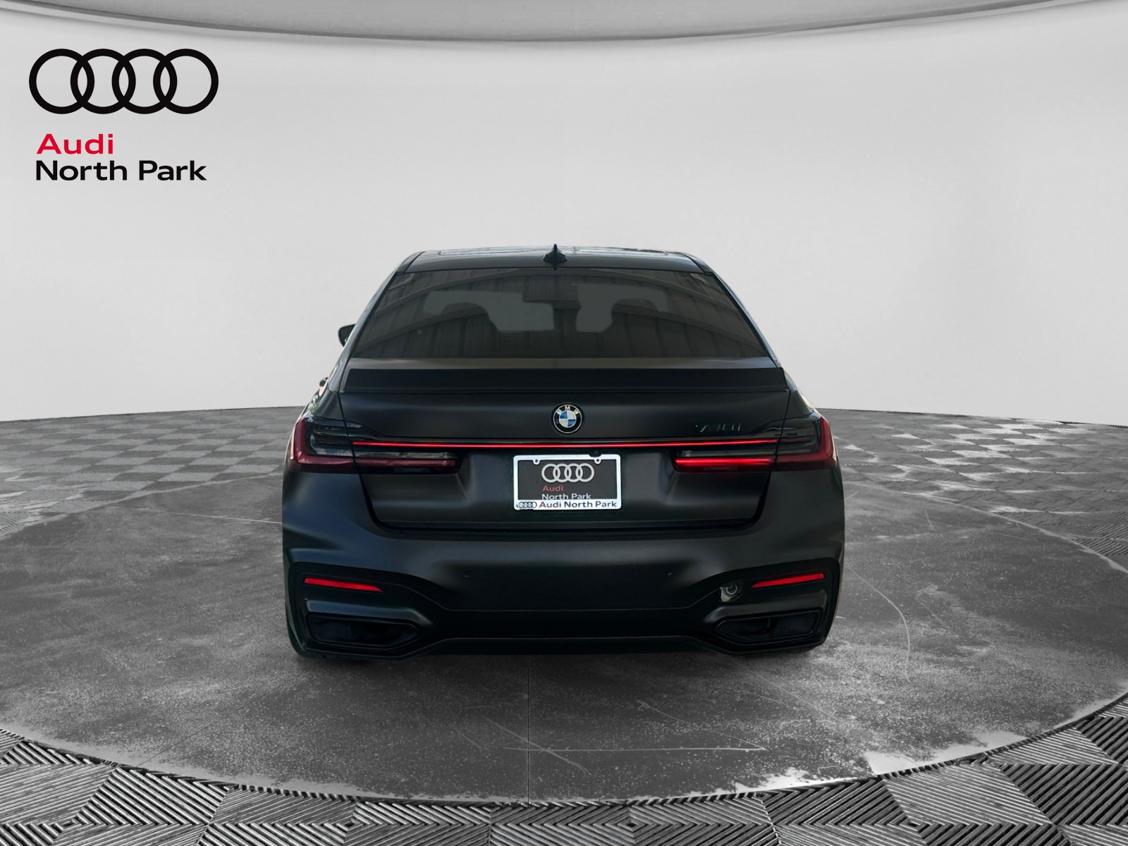 Used 2022 BMW 740i w/ M Sport Package RWD image 4