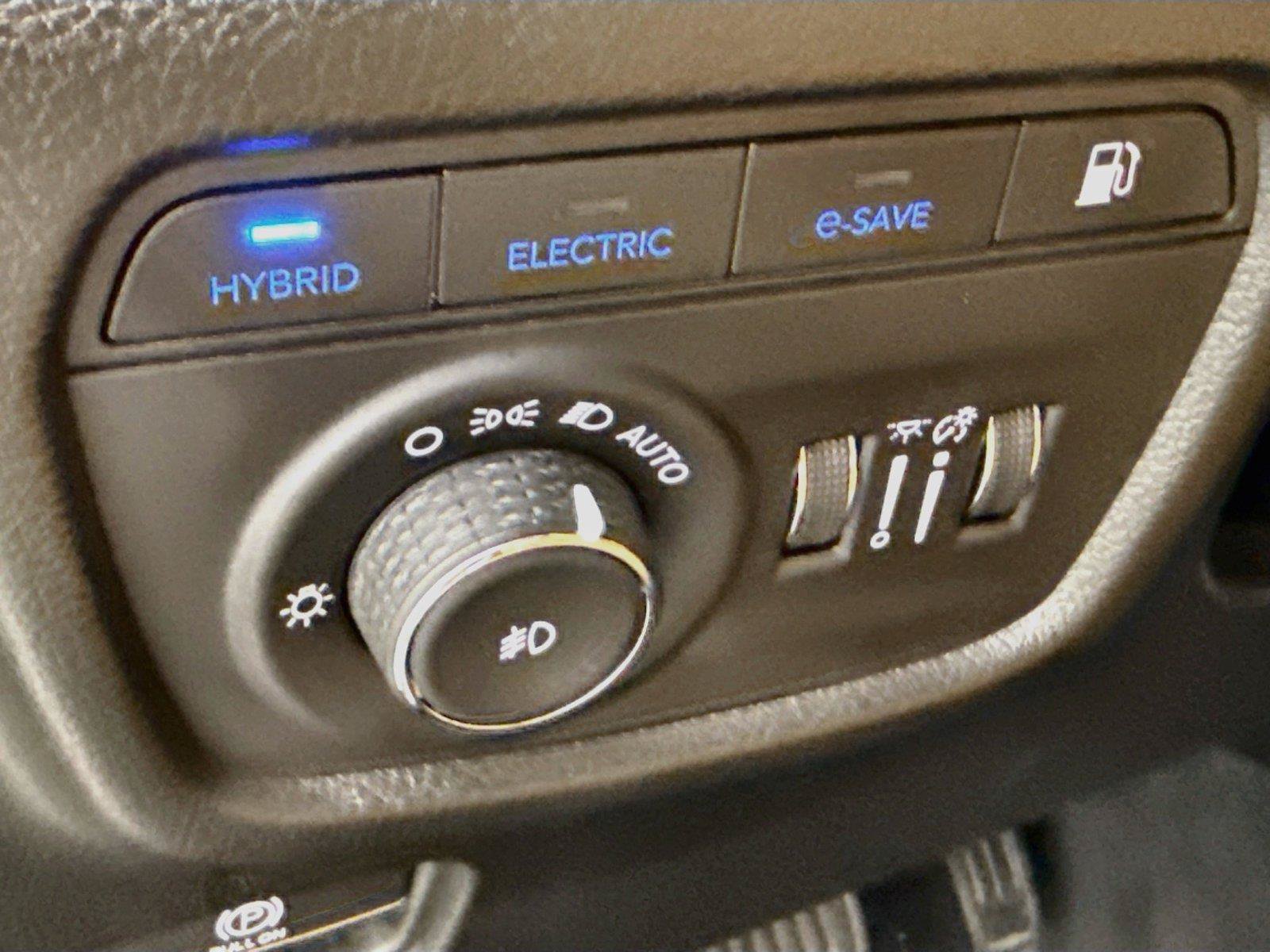 Used 2023 Jeep Grand Cherokee Summit w/ Advanced Protech Group IV AWD/4WD image 16