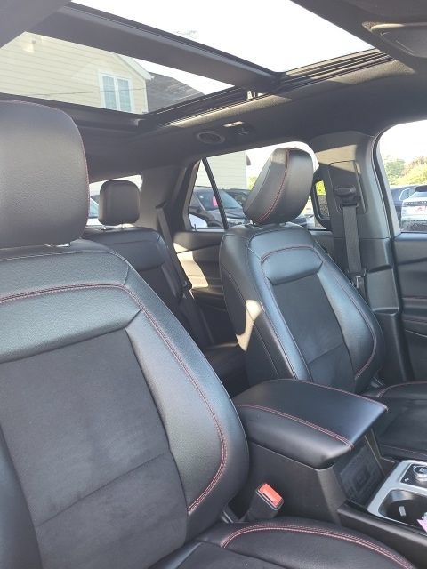 Used 2023 Ford Explorer ST-Line w/ Class IV Trailer Tow Package AWD/4WD image 23