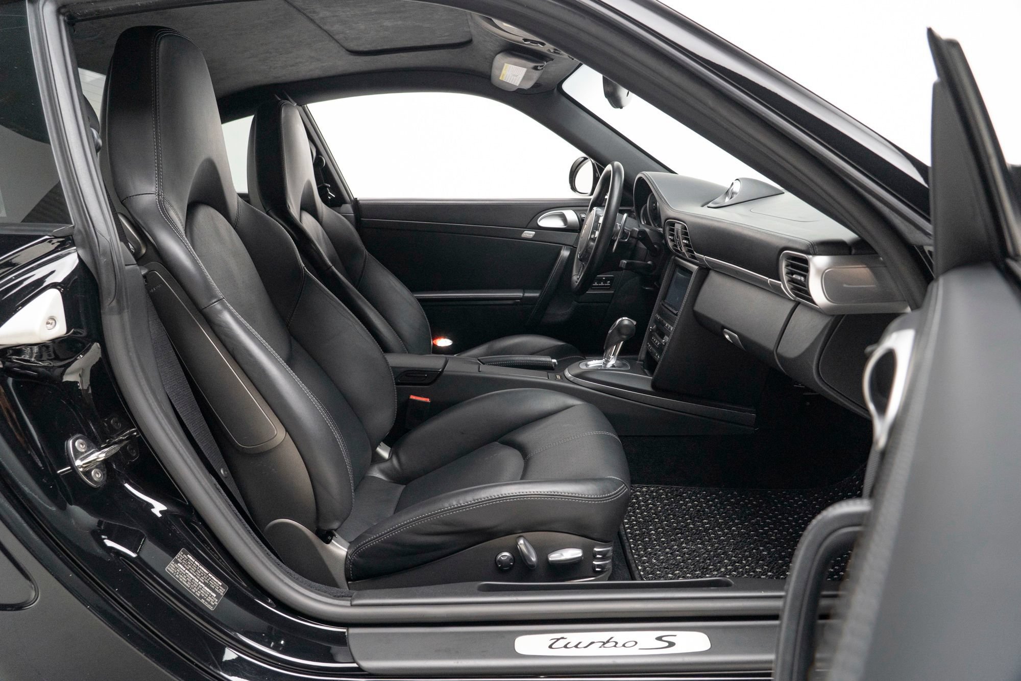 Used 2013 Porsche 911 Turbo S AWD/4WD image 43