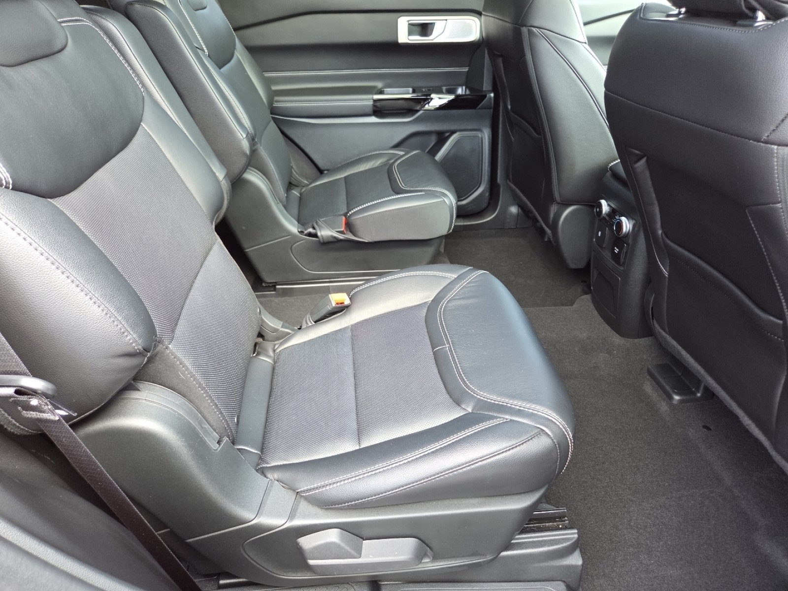 Used 2023 Ford Explorer ST w/ Equipment Group 401A AWD/4WD image 25