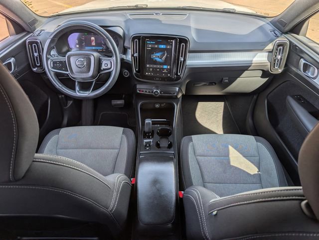 Used 2023 Volvo XC40 B5 Core image 10