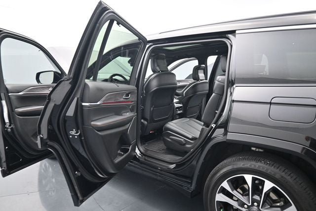 Used 2025 Jeep Grand Cherokee L Overland w/ Luxury Tech Group IV AWD/4WD image 20