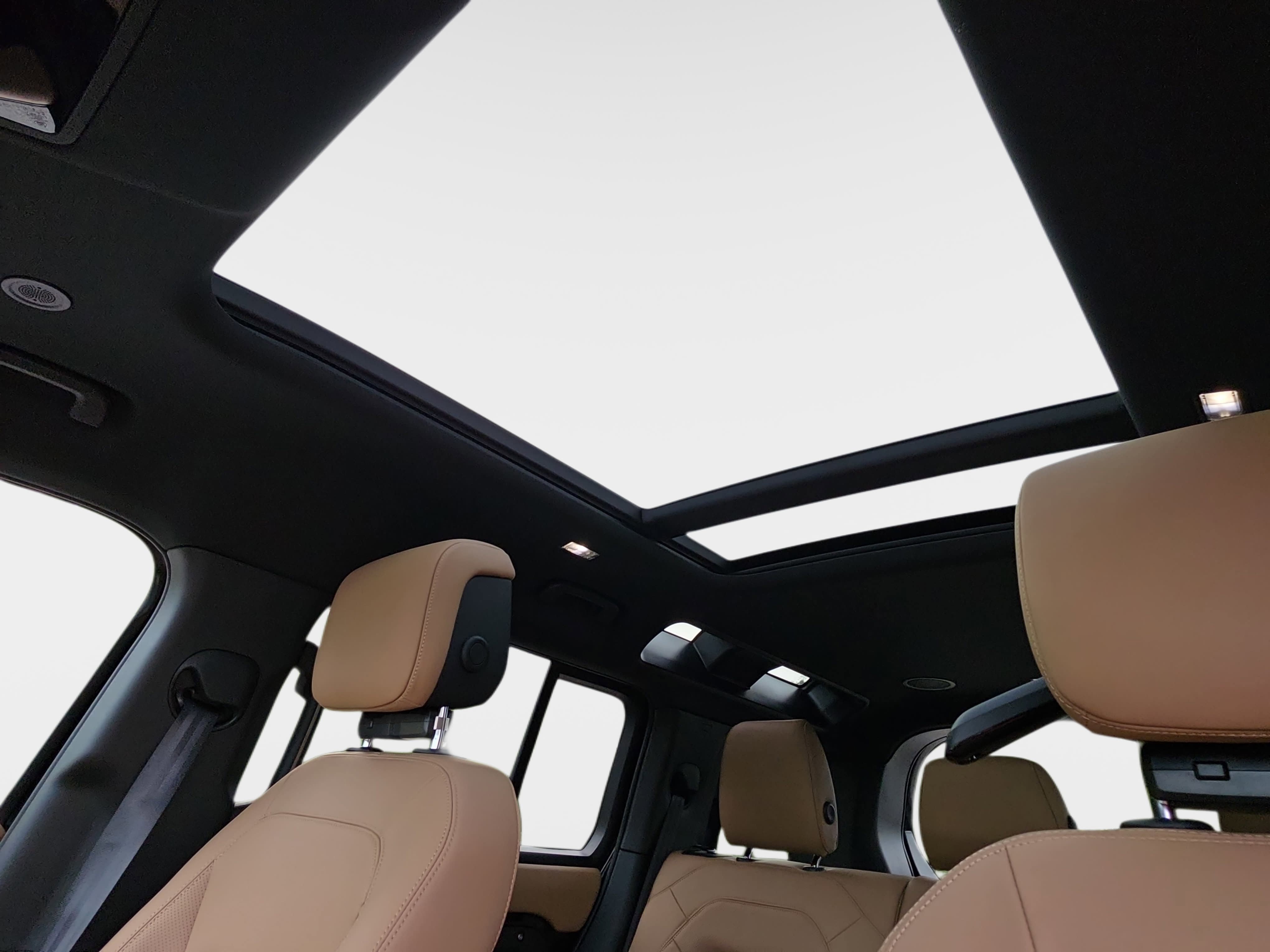 New 2026 Land Rover Defender 110 X-Dynamic SE AWD/4WD image 29