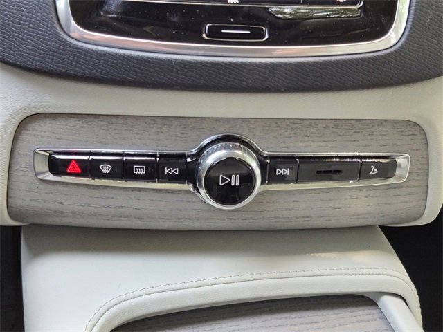New 2025 Volvo XC90 T8 Plus w/ Protection Package Premier image 27