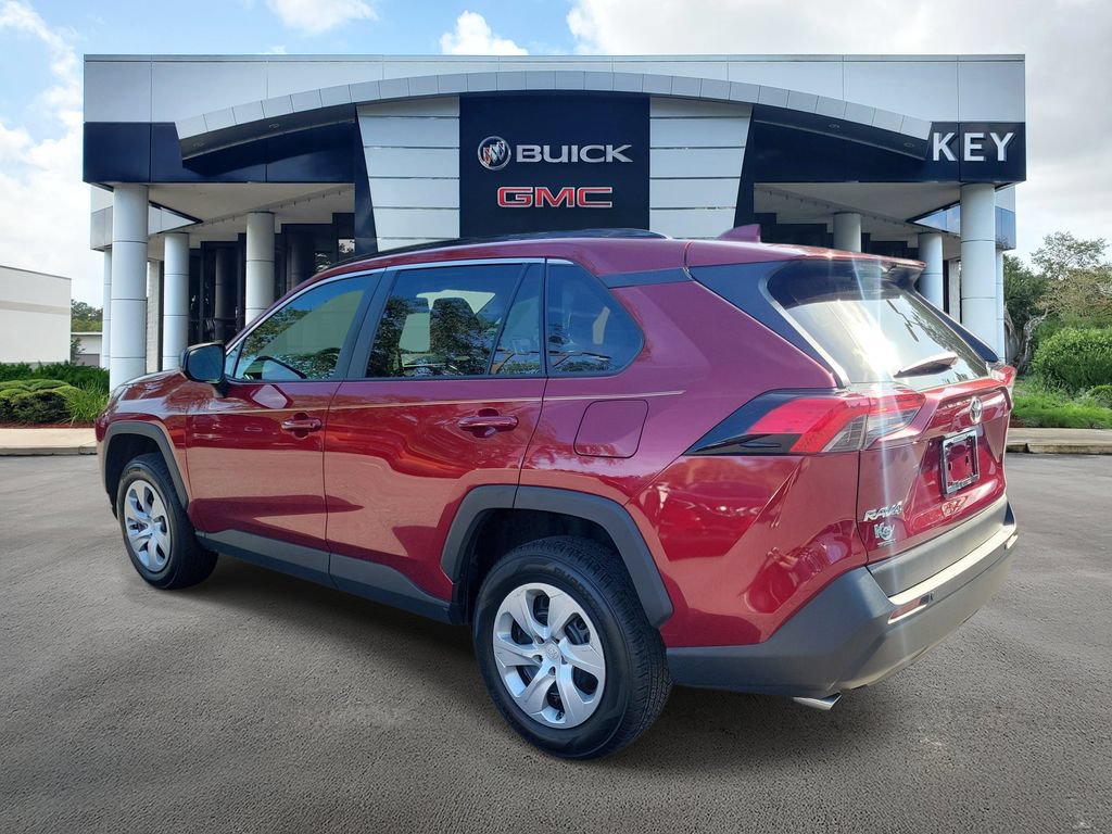 Used 2020 Toyota RAV4 LE FWD image 3