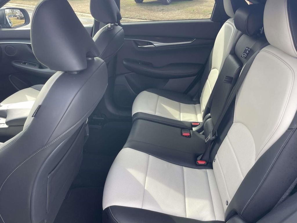 Used 2025 INFINITI QX55 Luxe w/ Cargo Package image 11