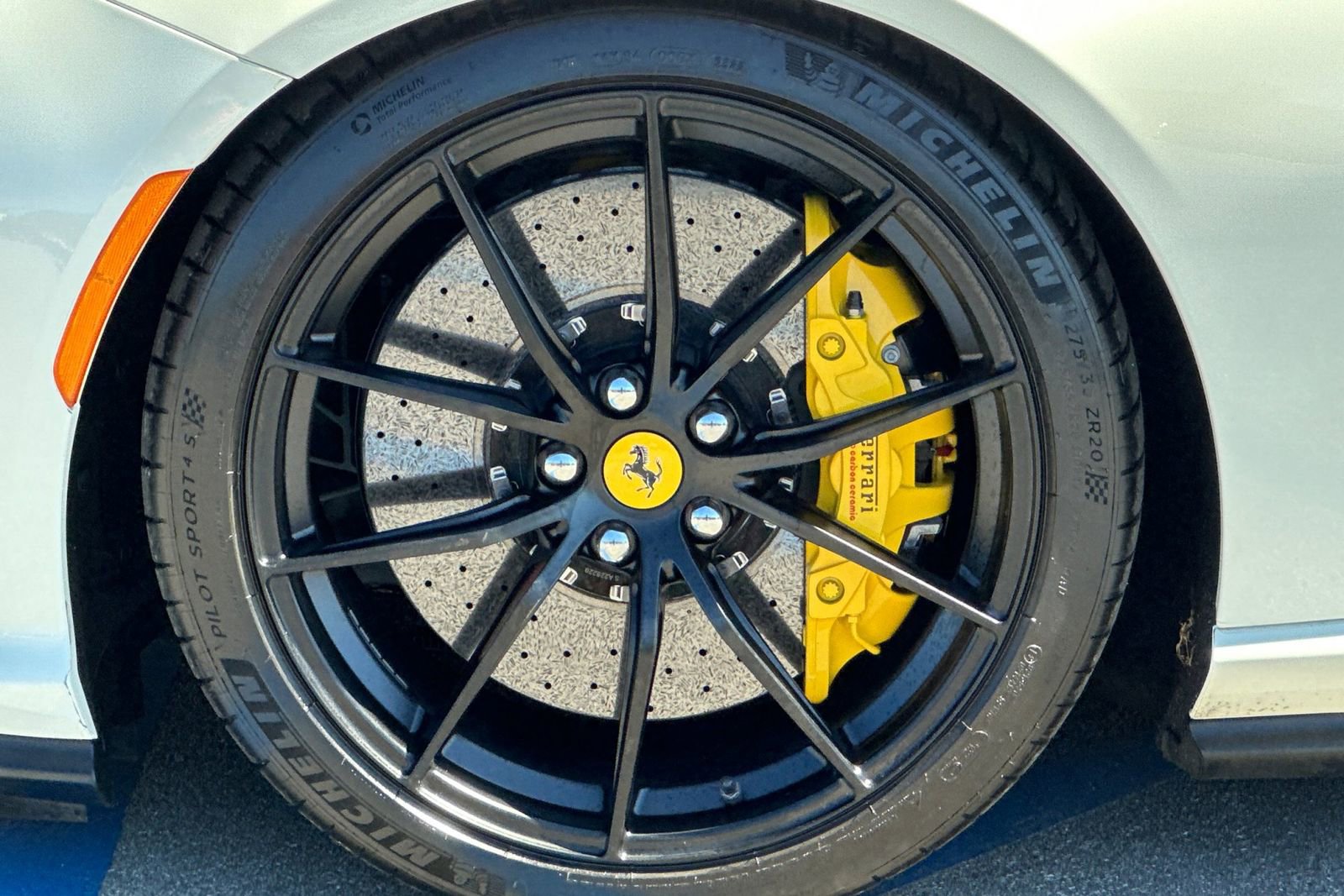 Used 2018 Ferrari 812 Superfast RWD image 44