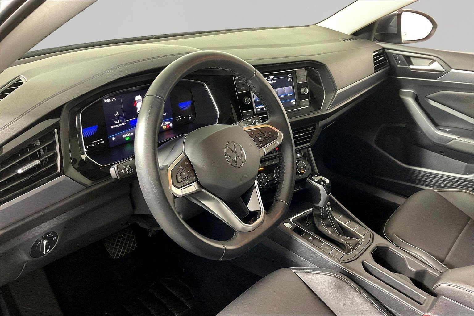 Used 2023 Volkswagen Jetta SE FWD image 16