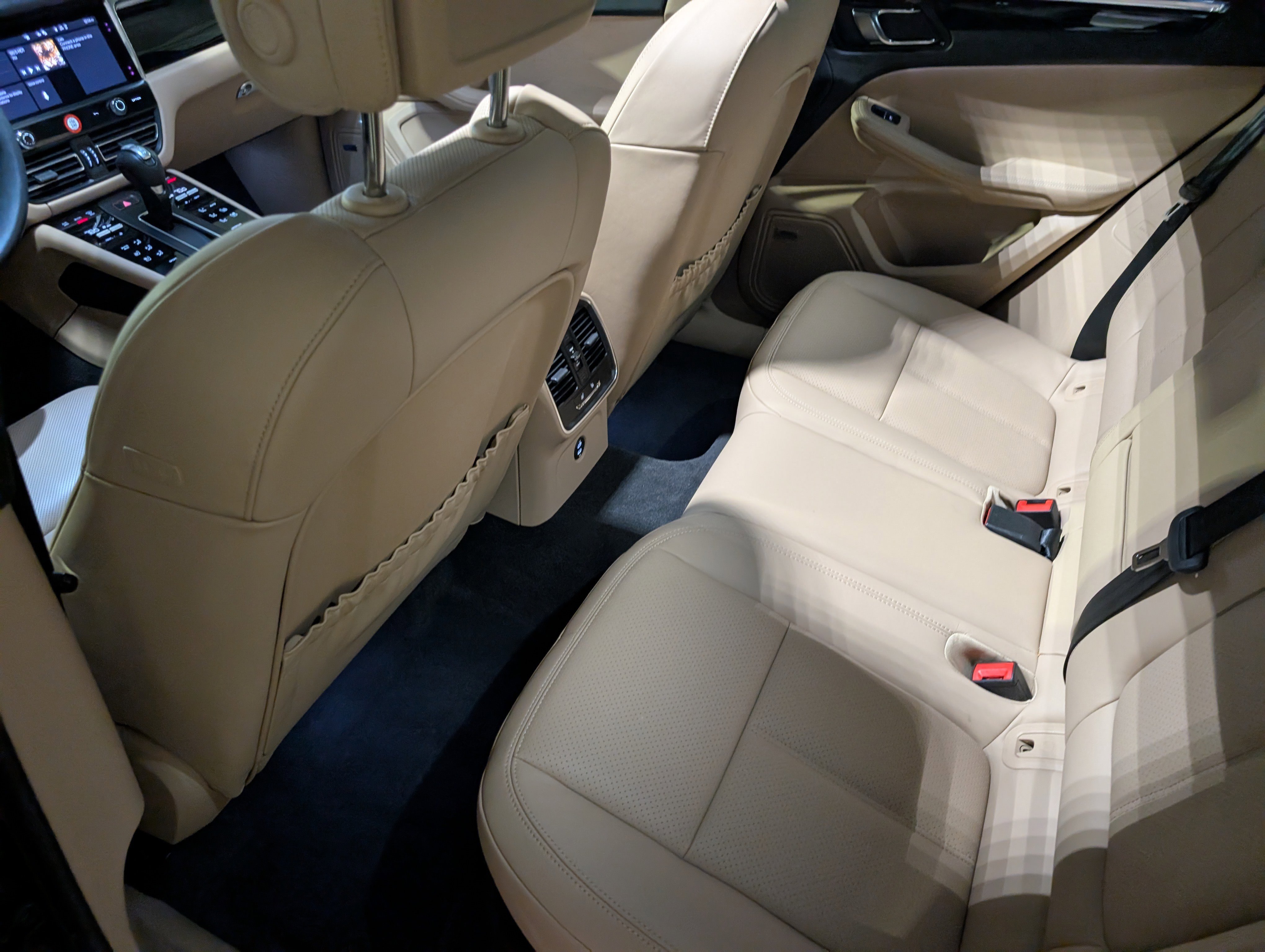 Certified 2025 Porsche Macan image 20