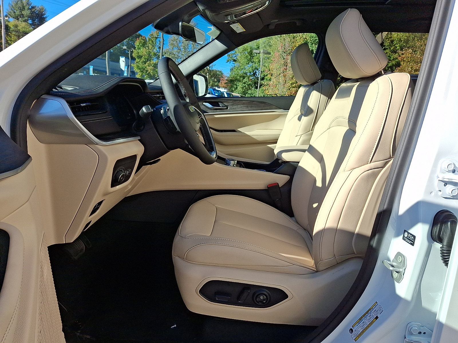 New 2027 Jeep Grand Cherokee Limited AWD/4WD image 8