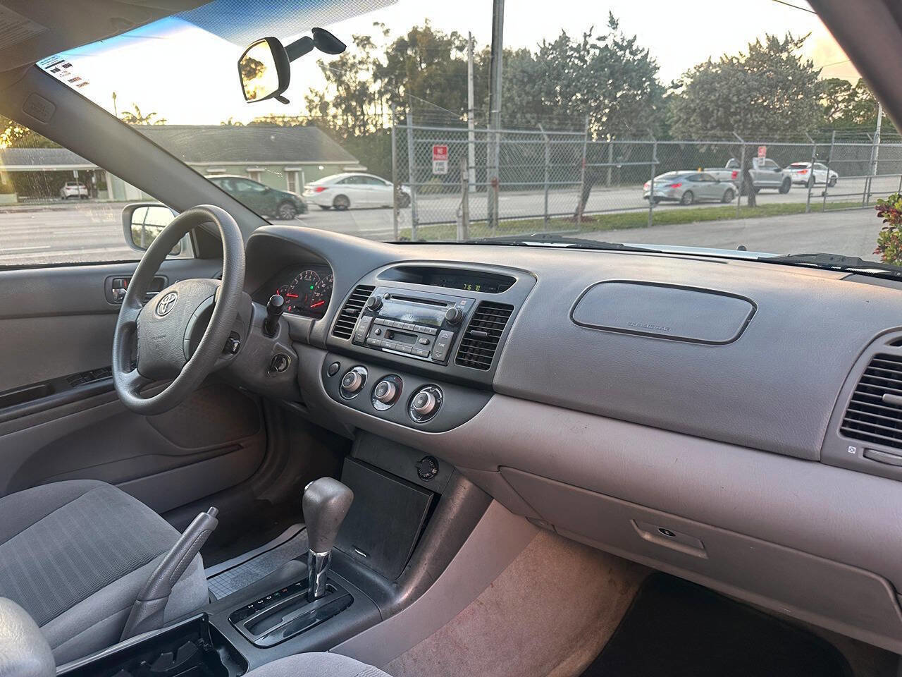 Used 2005 Toyota Camry LE FWD image 16