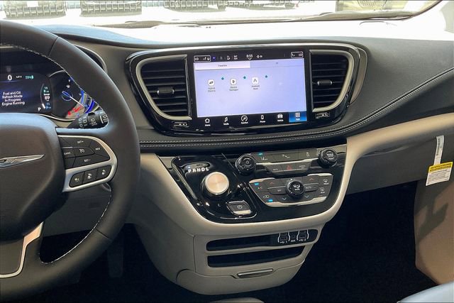 New 2023 Chrysler Pacifica Touring-L image 5