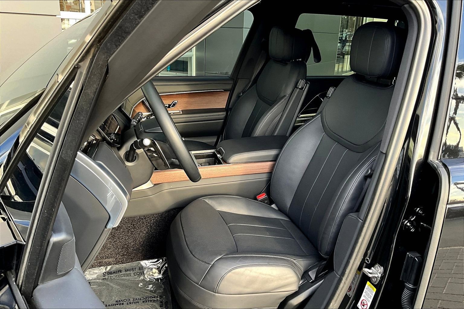 Certified 2025 Land Rover Range Rover Long Wheelbase SE image 24