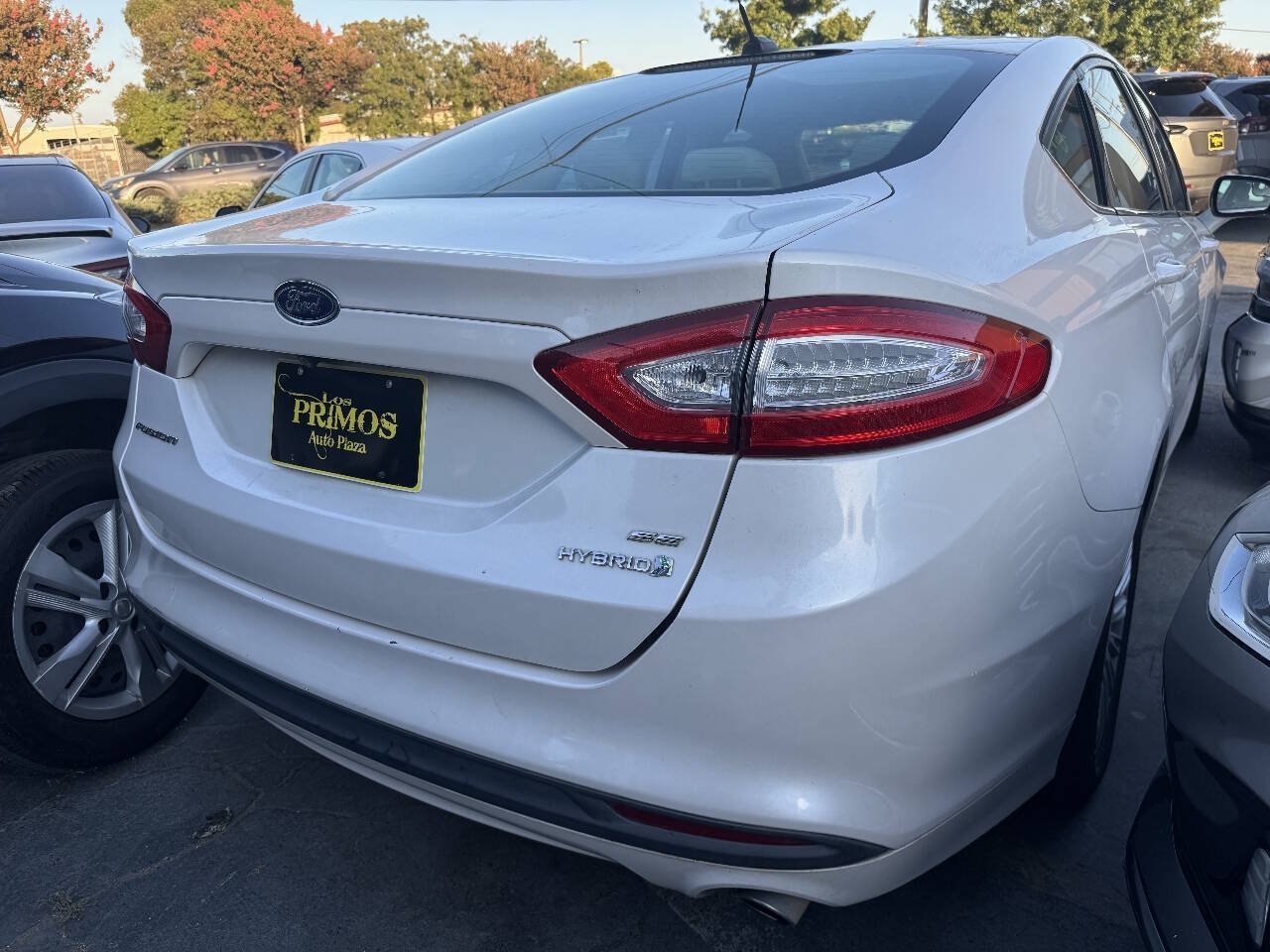Used 2016 Ford Fusion SE FWD image 3