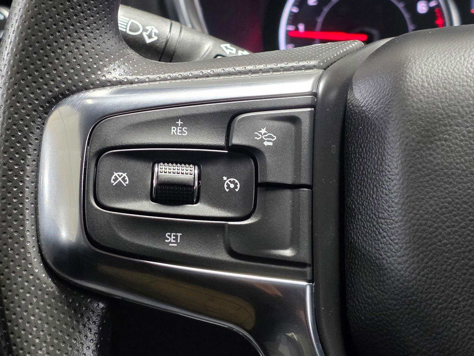 Used 2025 Chevrolet Blazer LT w/ Convenience Package image 32