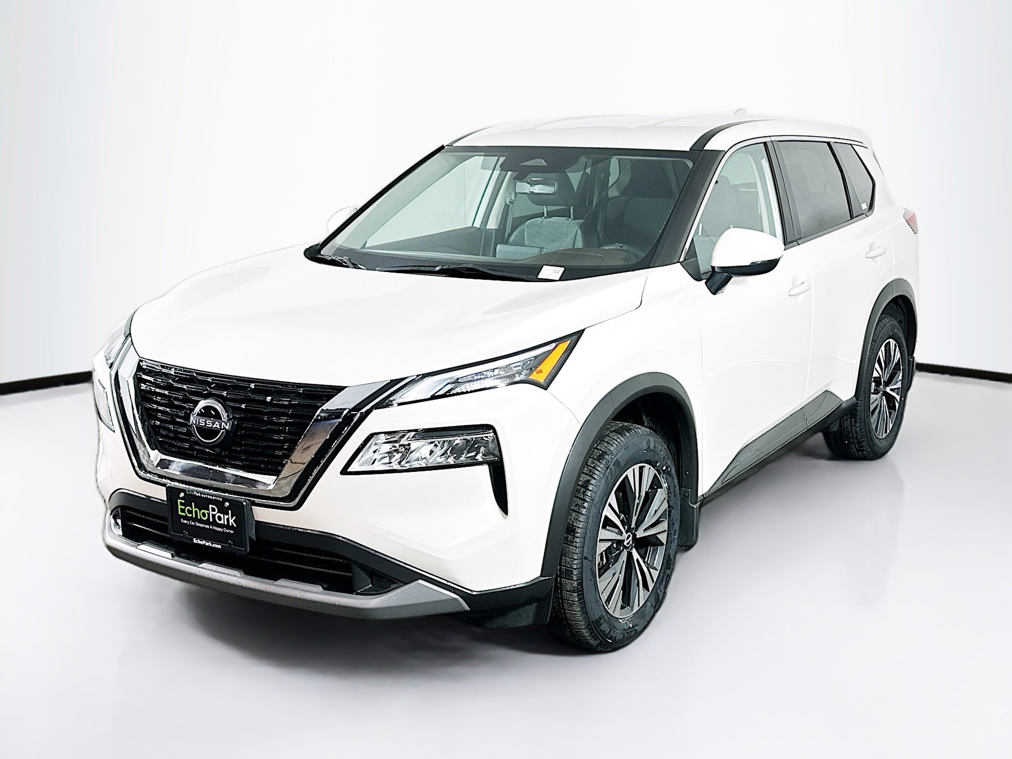 Used 2023 Nissan Rogue SV image 3