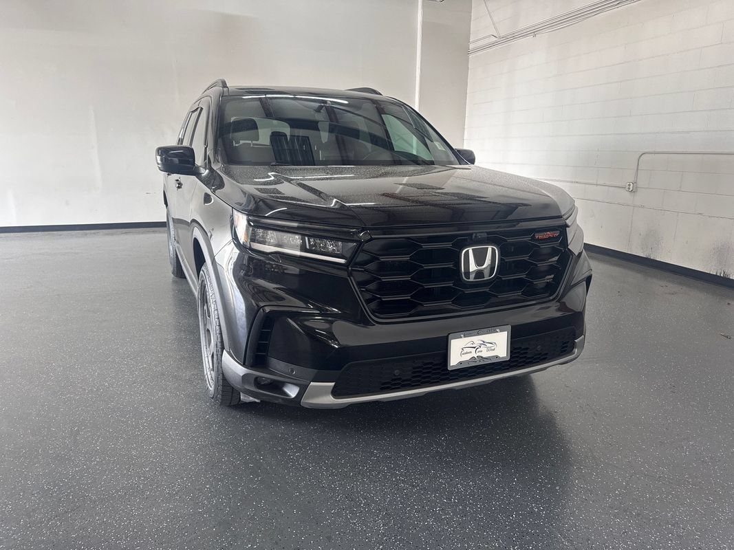 Used 2025 Honda Pilot TrailSport image 1