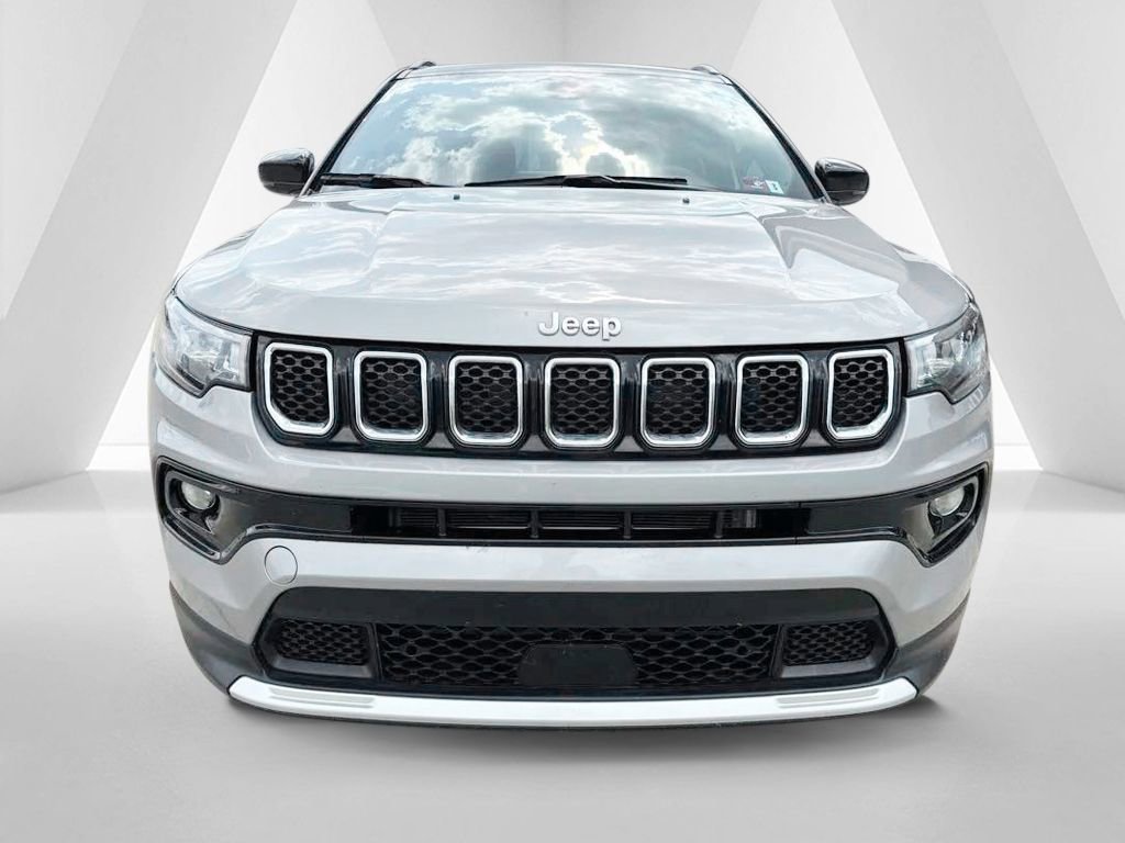 Used 2023 Jeep Compass Limited w/ Sun and Sound Group AWD/4WD image 2