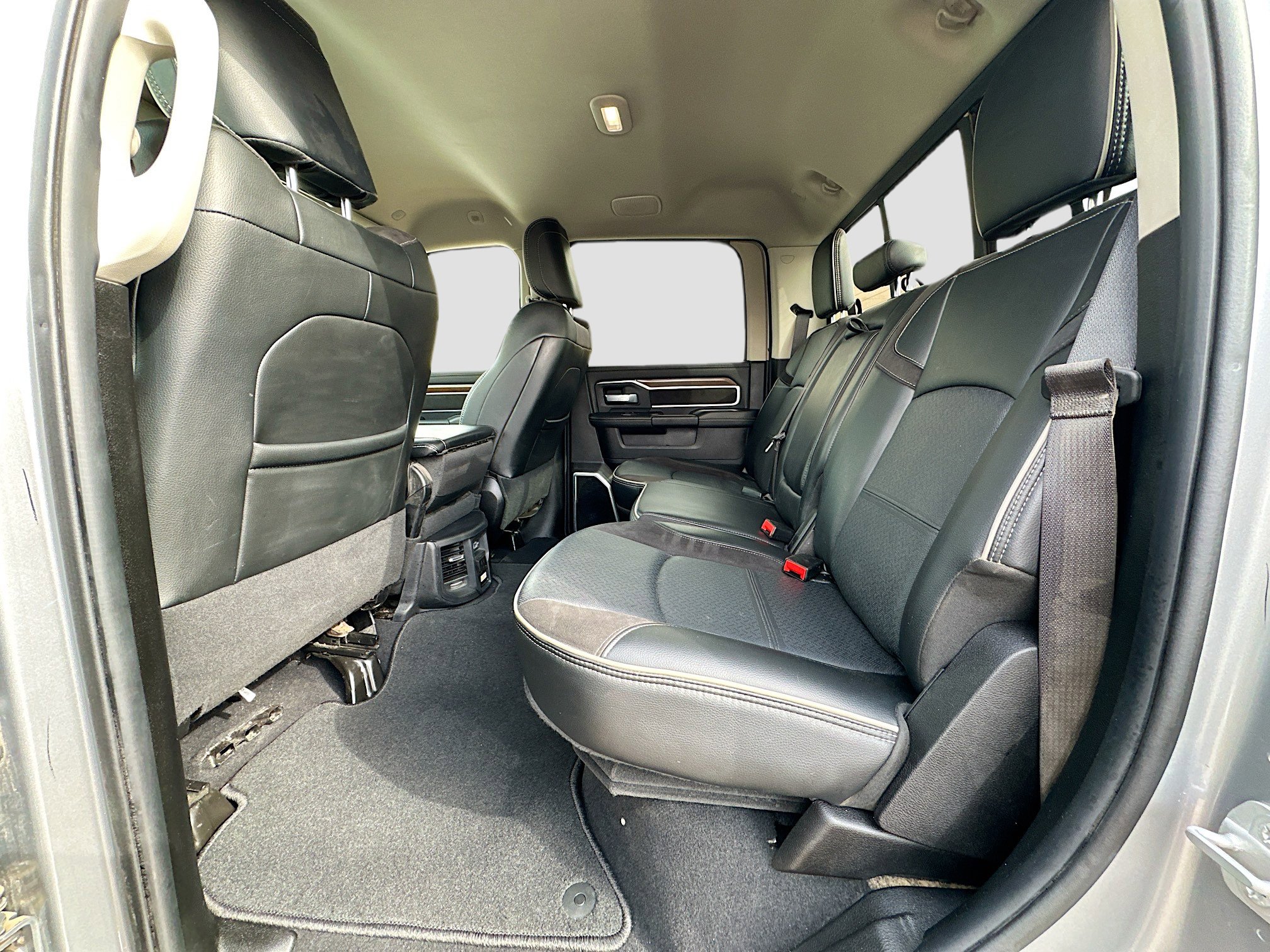 Used 2024 RAM 2500 Laramie image 29