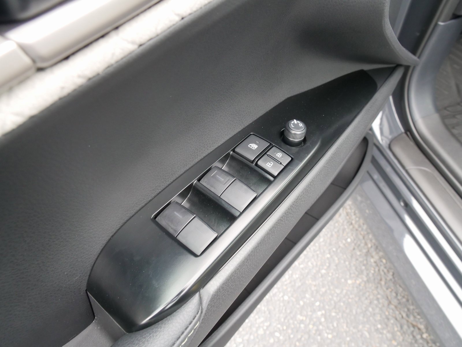 Used 2025 Toyota Camry XLE image 19