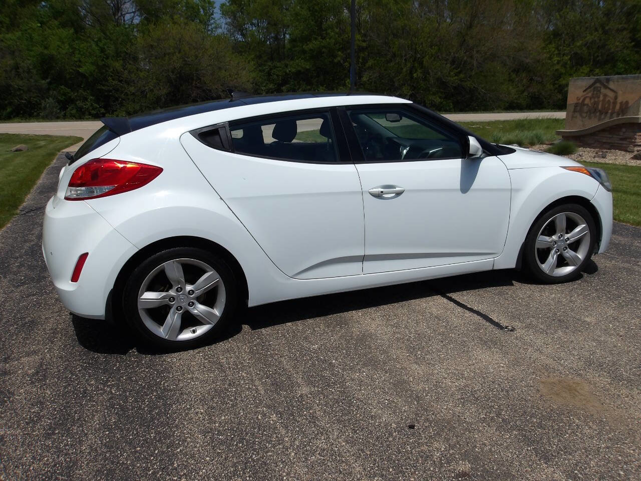 Used 2013 Hyundai Veloster w/ Tech Pkg FWD image 12