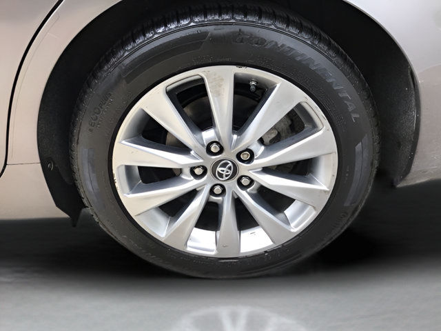 Certified 2017 Toyota Camry XLE FWD image 22