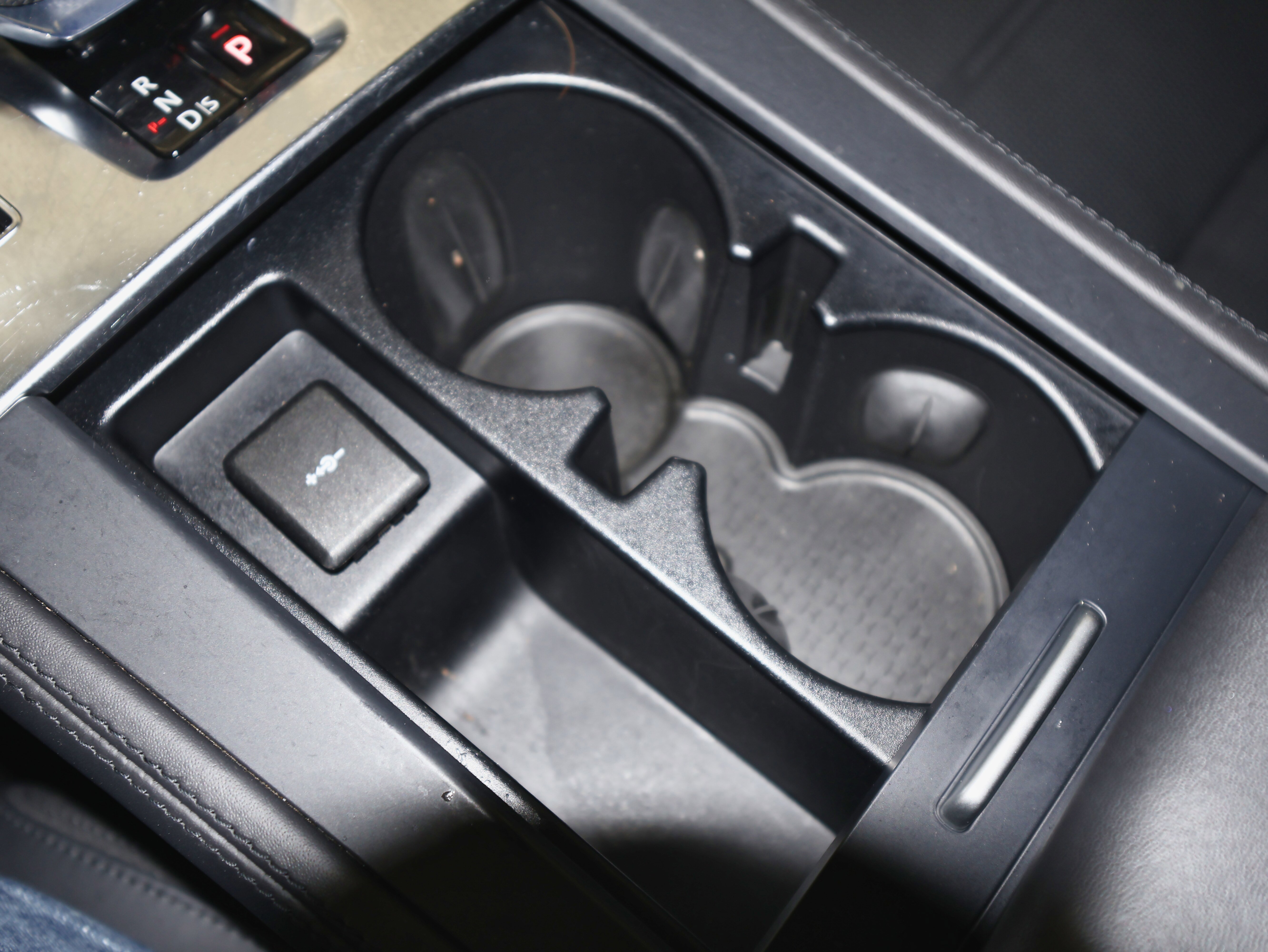 Used 2021 Jaguar F-PACE SVR image 37