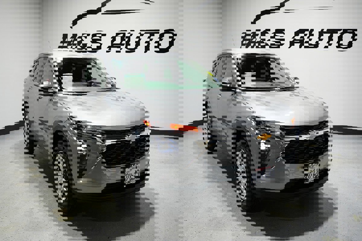 Used 2026 Chevrolet Trax LS w/ Driver Confidence Package image 6