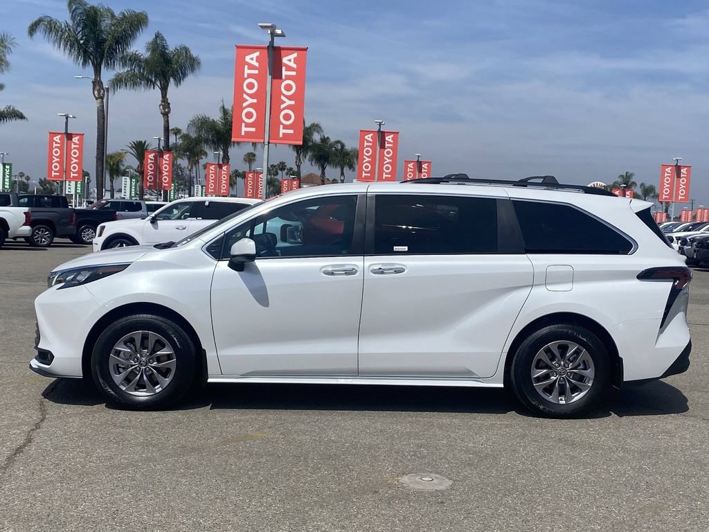 Certified 2026 Toyota Sienna XLE FWD image 37