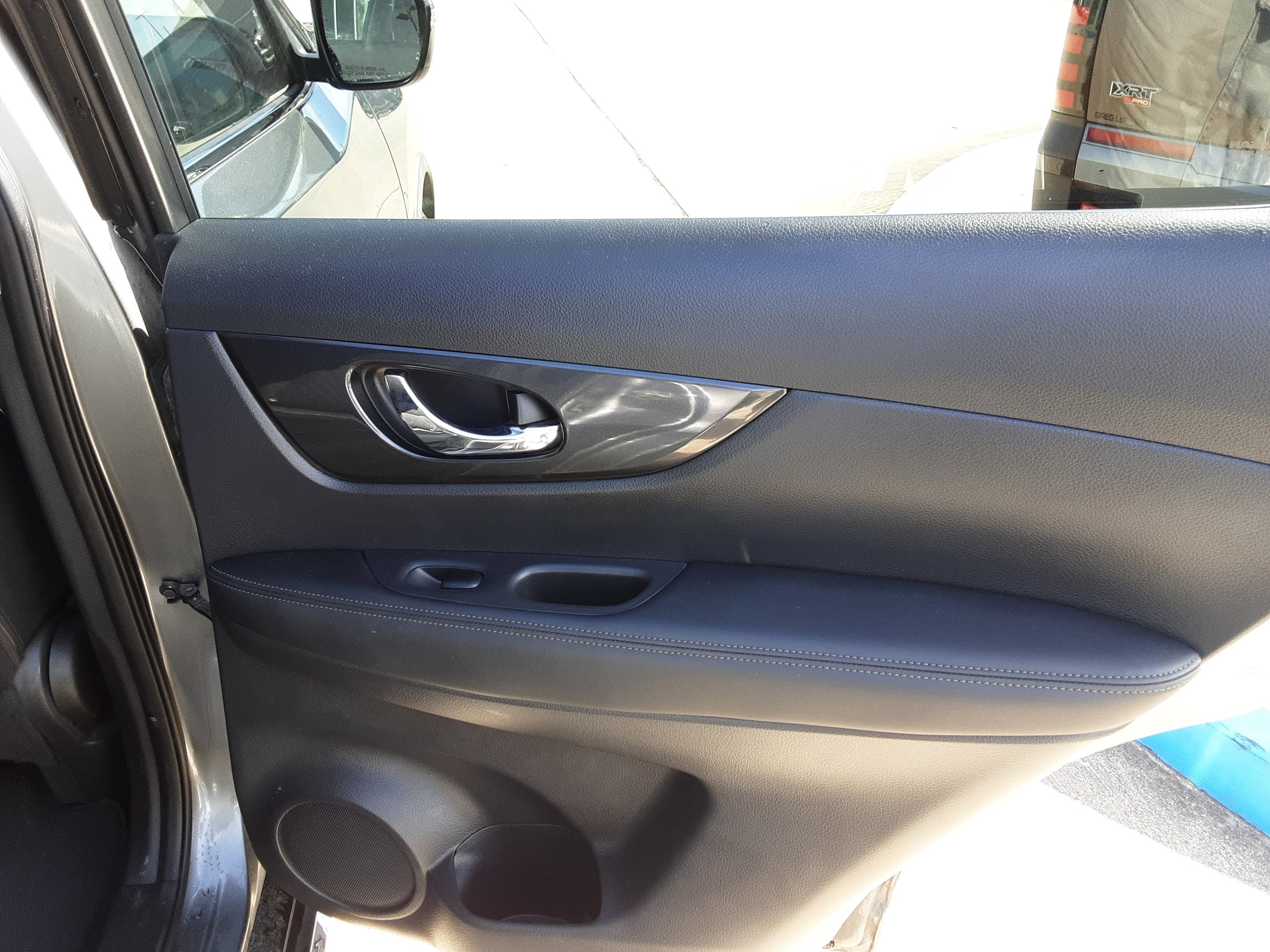 Used 2018 Nissan Rogue SV image 14