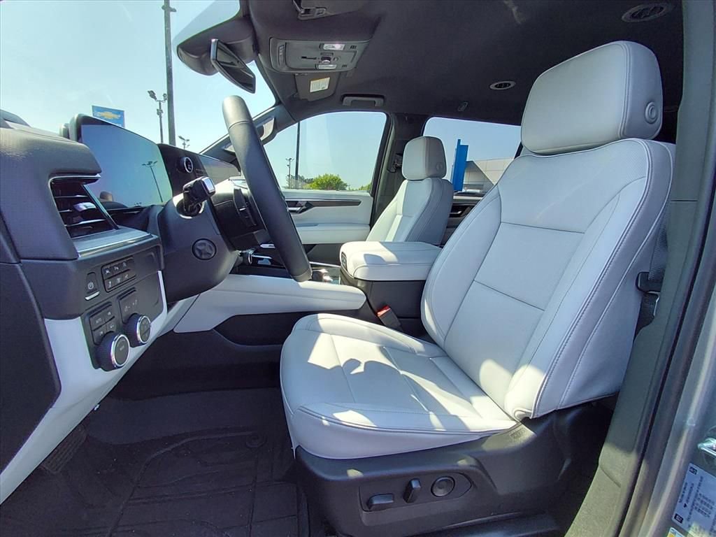 New 2025 Chevrolet Suburban Premier AWD/4WD image 16