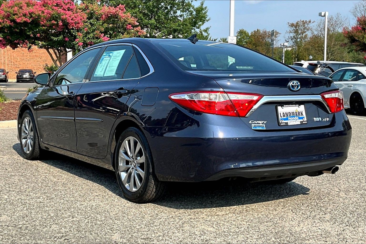 Used 2015 Toyota Camry XLE w/ Moonroof Package FWD image 12