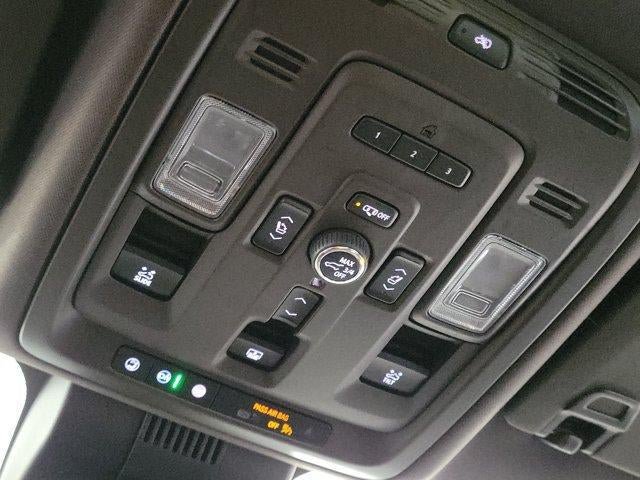 Used 2023 GMC Yukon XL Denali w/ Denali Reserve Package AWD/4WD image 32