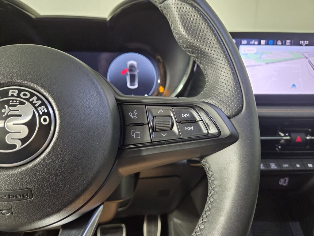 Used 2025 Alfa Romeo Tonale w/ Premium Package AWD/4WD image 17