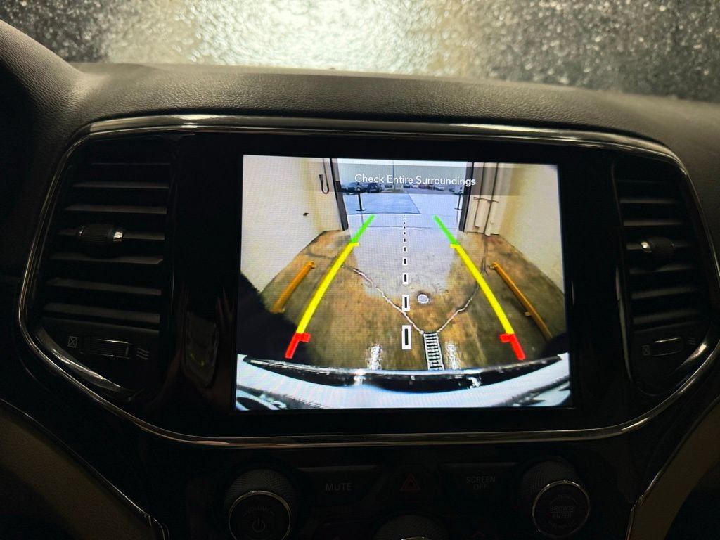 Used 2021 Jeep Grand Cherokee Limited AWD/4WD image 16