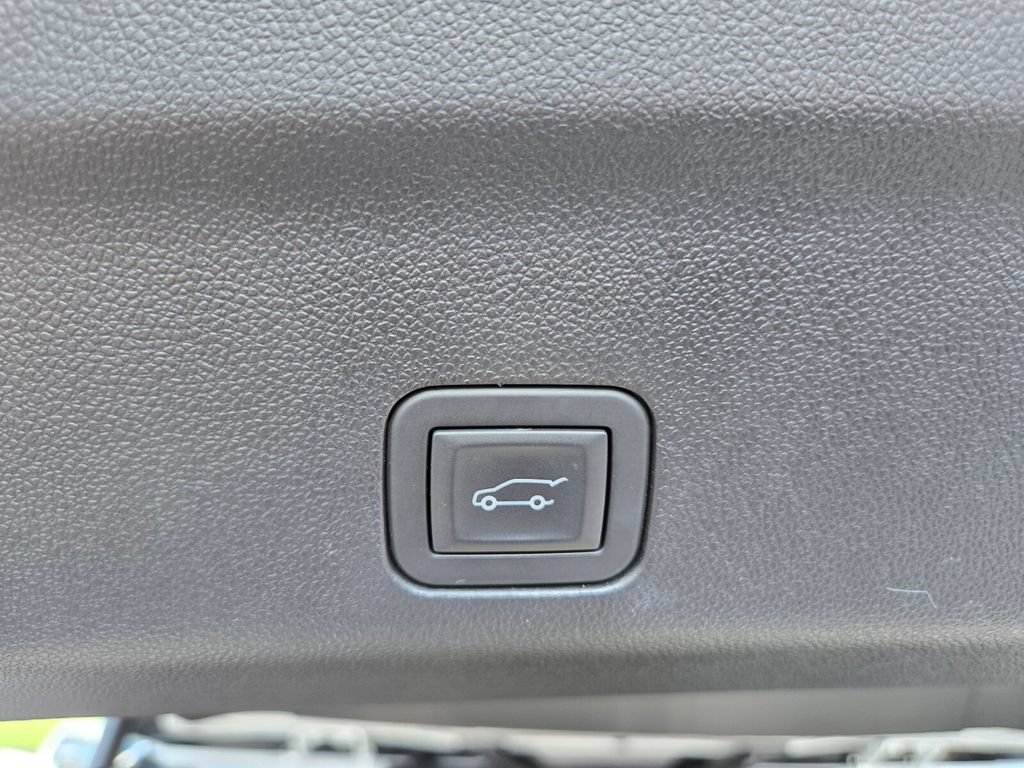Used 2025 GMC Yukon Denali Ultimate AWD/4WD image 20