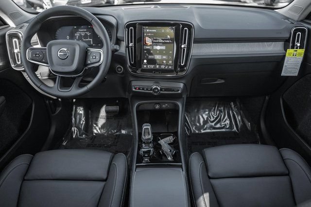 New 2026 Volvo XC40 B5 Plus w/ Protection Package Premier AWD/4WD image 21