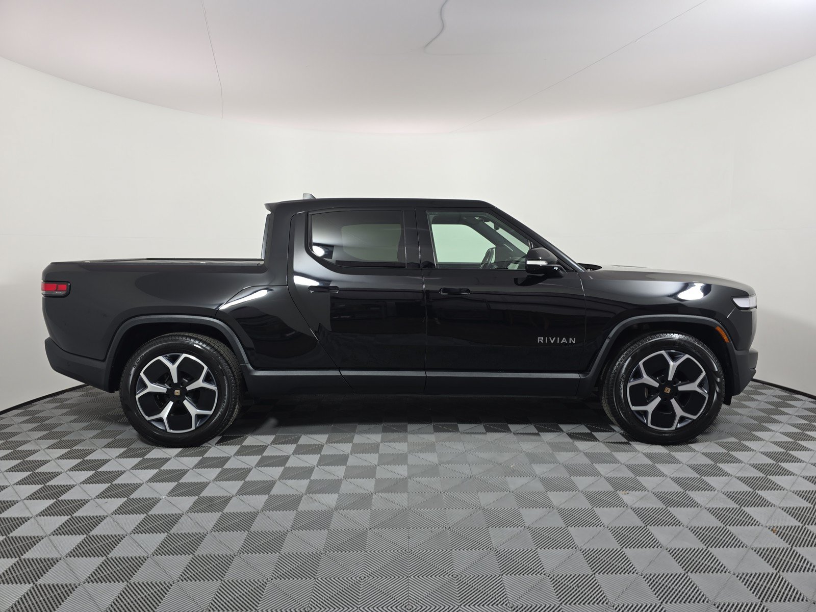 Used 2024 Rivian R1T Adventure AWD/4WD image 6