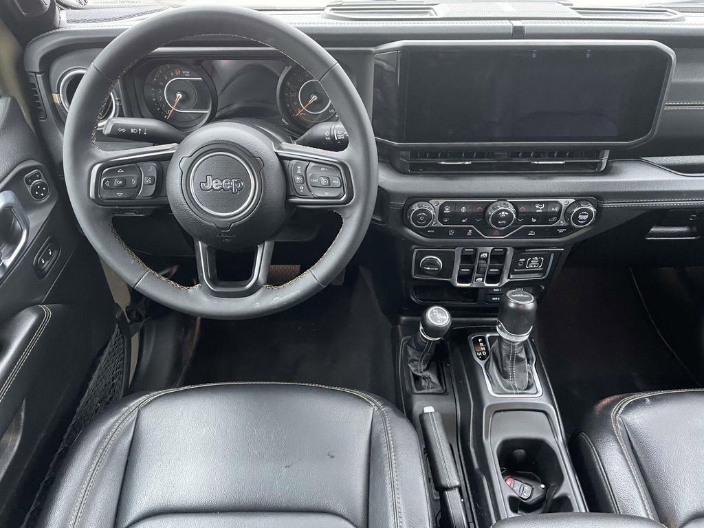 Used 2025 Jeep Gladiator Sport image 25