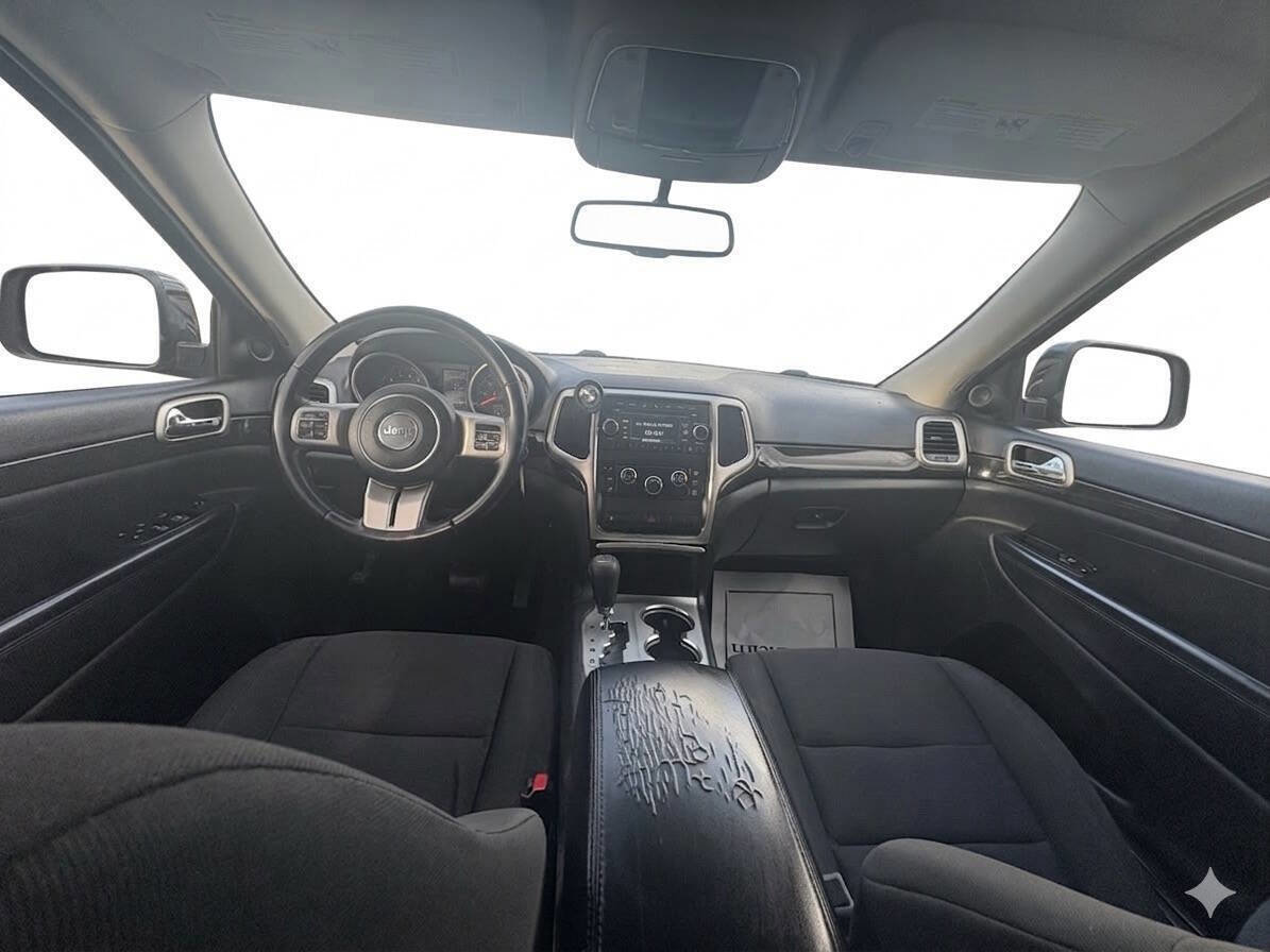 Used 2013 Jeep Grand Cherokee Laredo w/ Laredo E Group AWD/4WD image 9