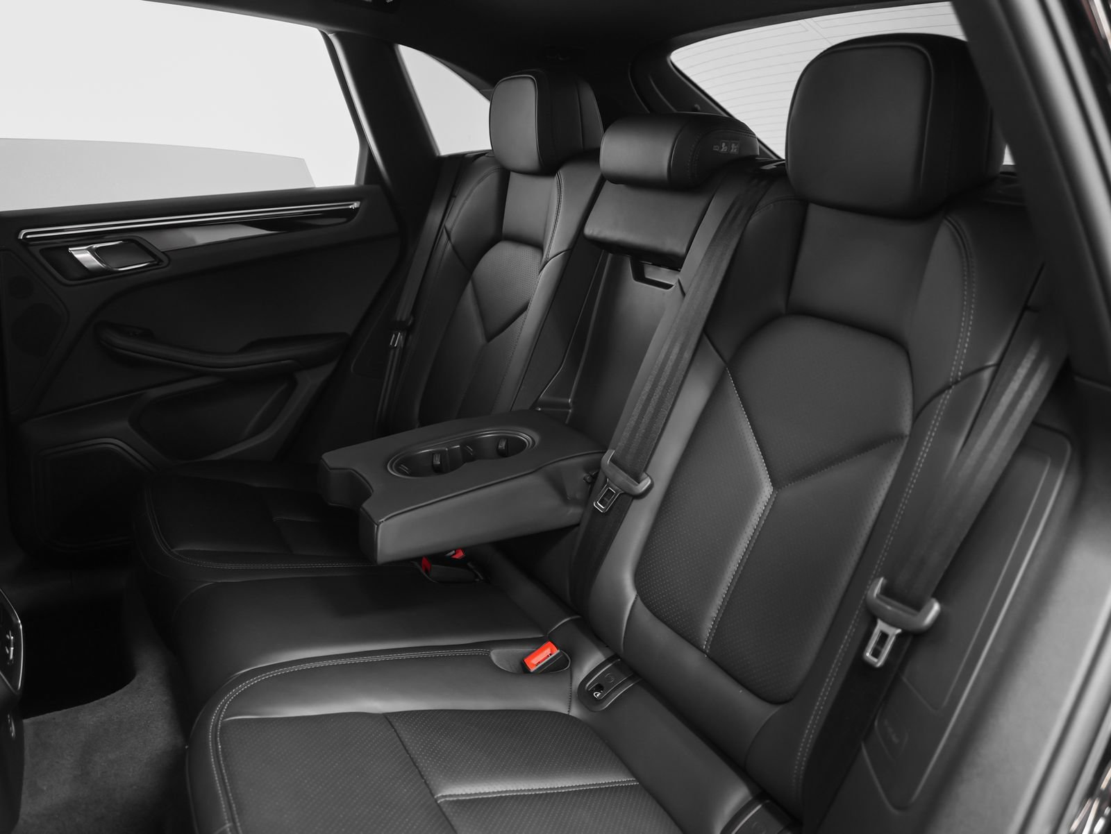 Certified 2023 Porsche Macan image 37