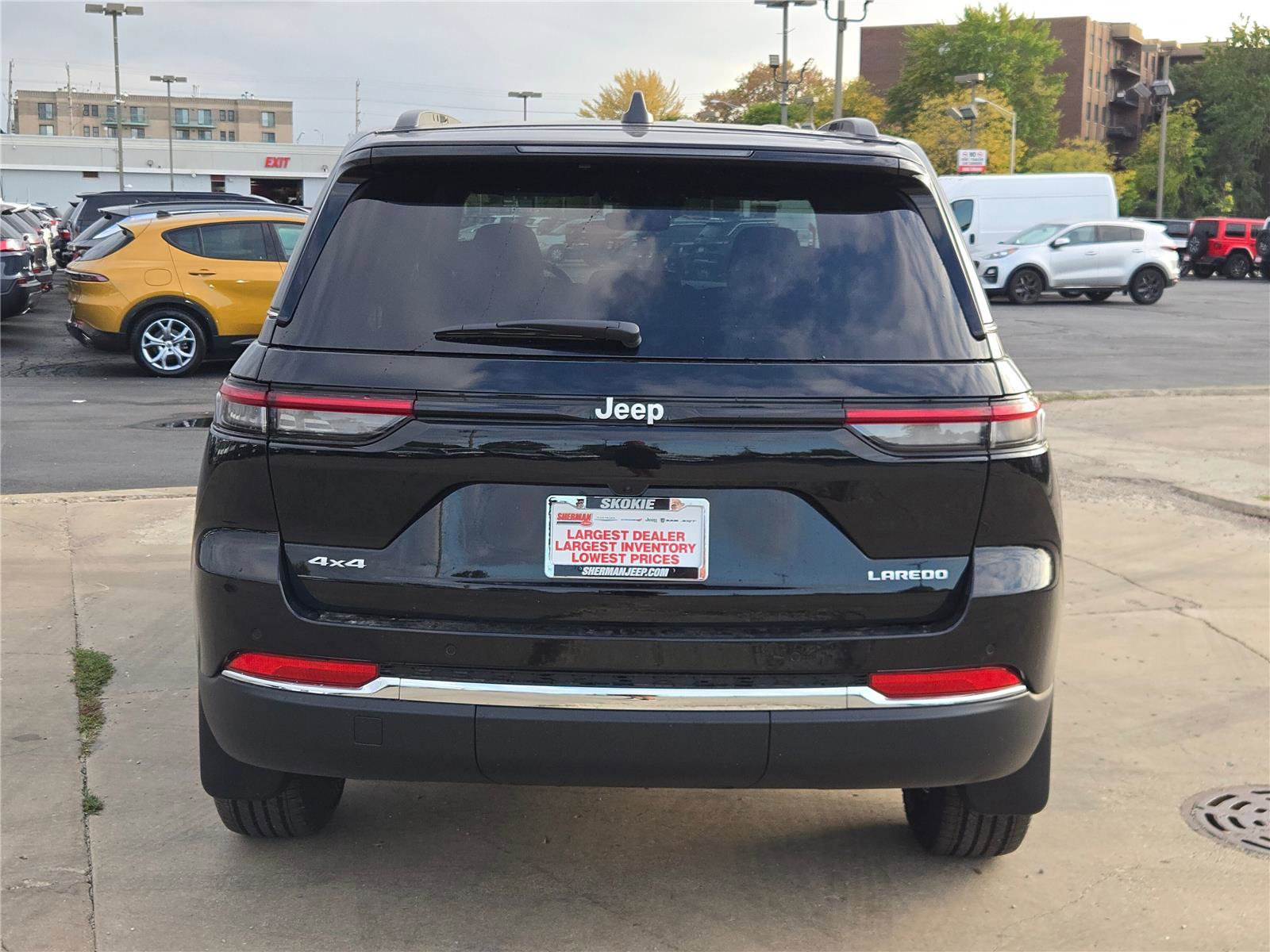 New 2025 Jeep Grand Cherokee Laredo w/ MOPAR Finishing Package image 13