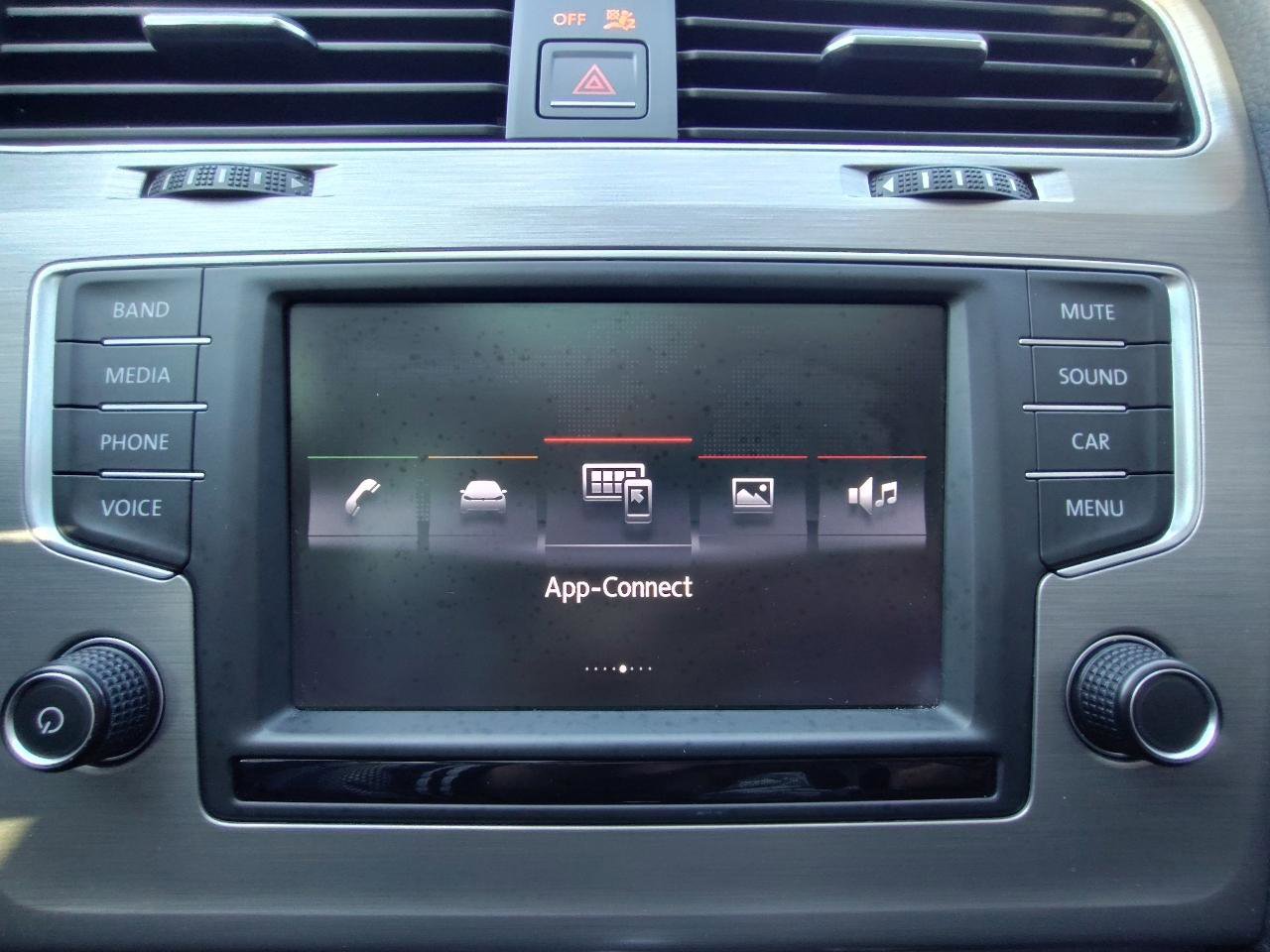 Used 2016 Volkswagen Golf SE image 30