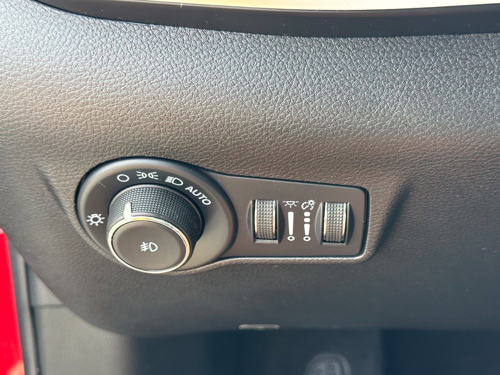 Used 2023 Jeep Compass Latitude w/ Convenience Group AWD/4WD image 30