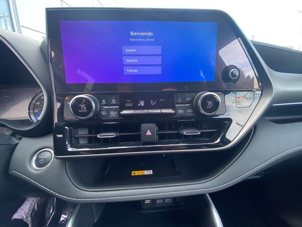 Used 2024 Toyota Highlander XLE image 20