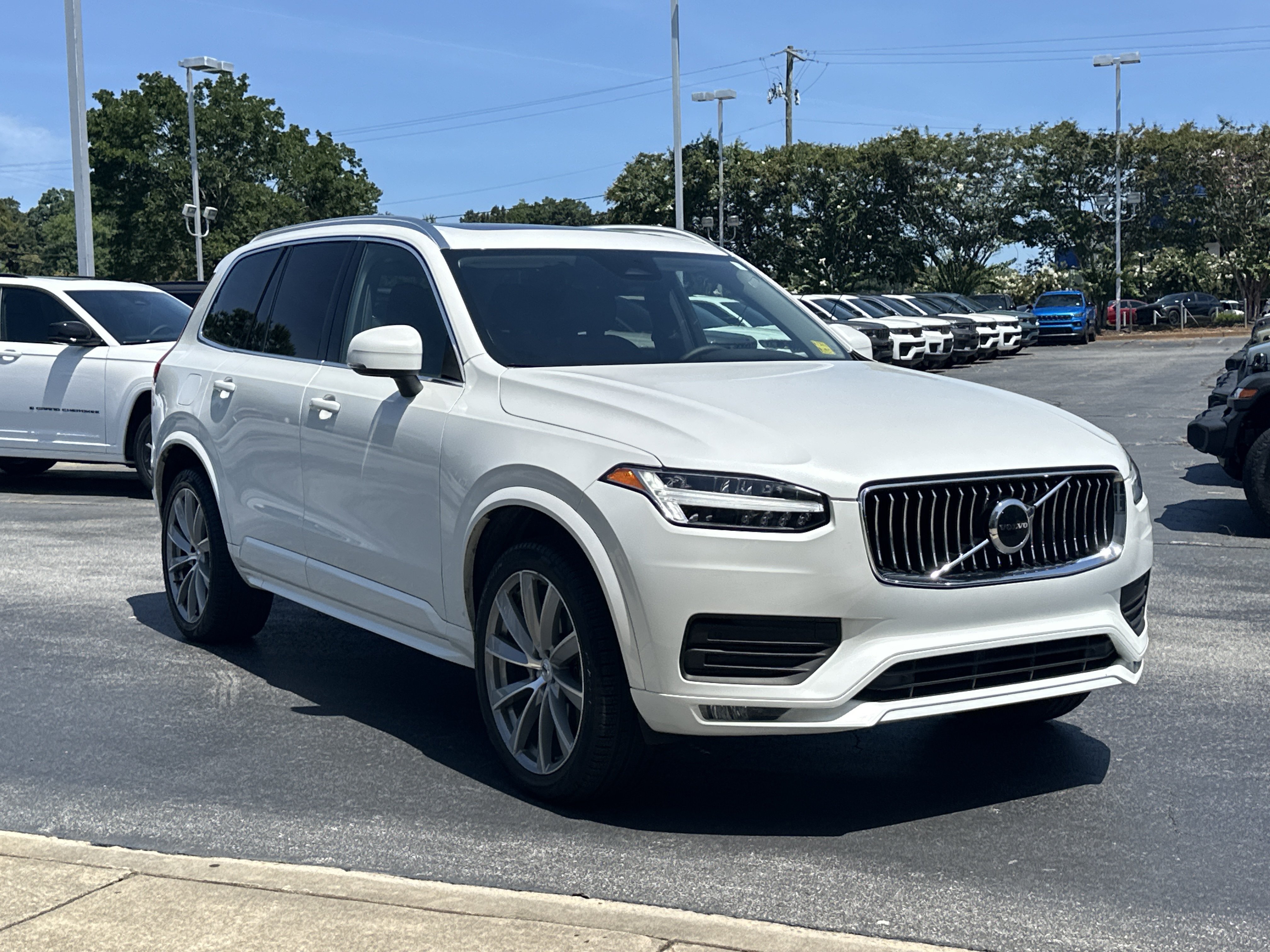 Used 2023 Volvo XC90 B5 Core w/ Protection Package AWD/4WD image 2