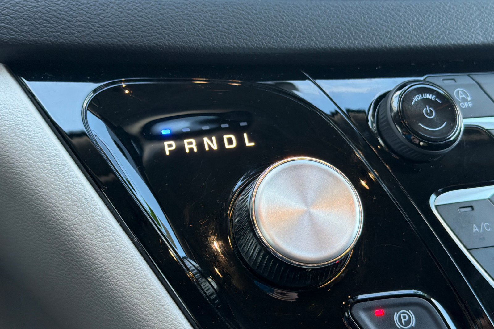 Used 2024 Chrysler Pacifica Touring-L image 21