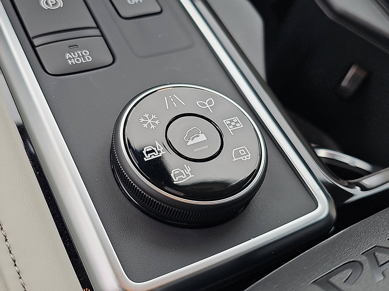 New 2025 Nissan Pathfinder SL image 16