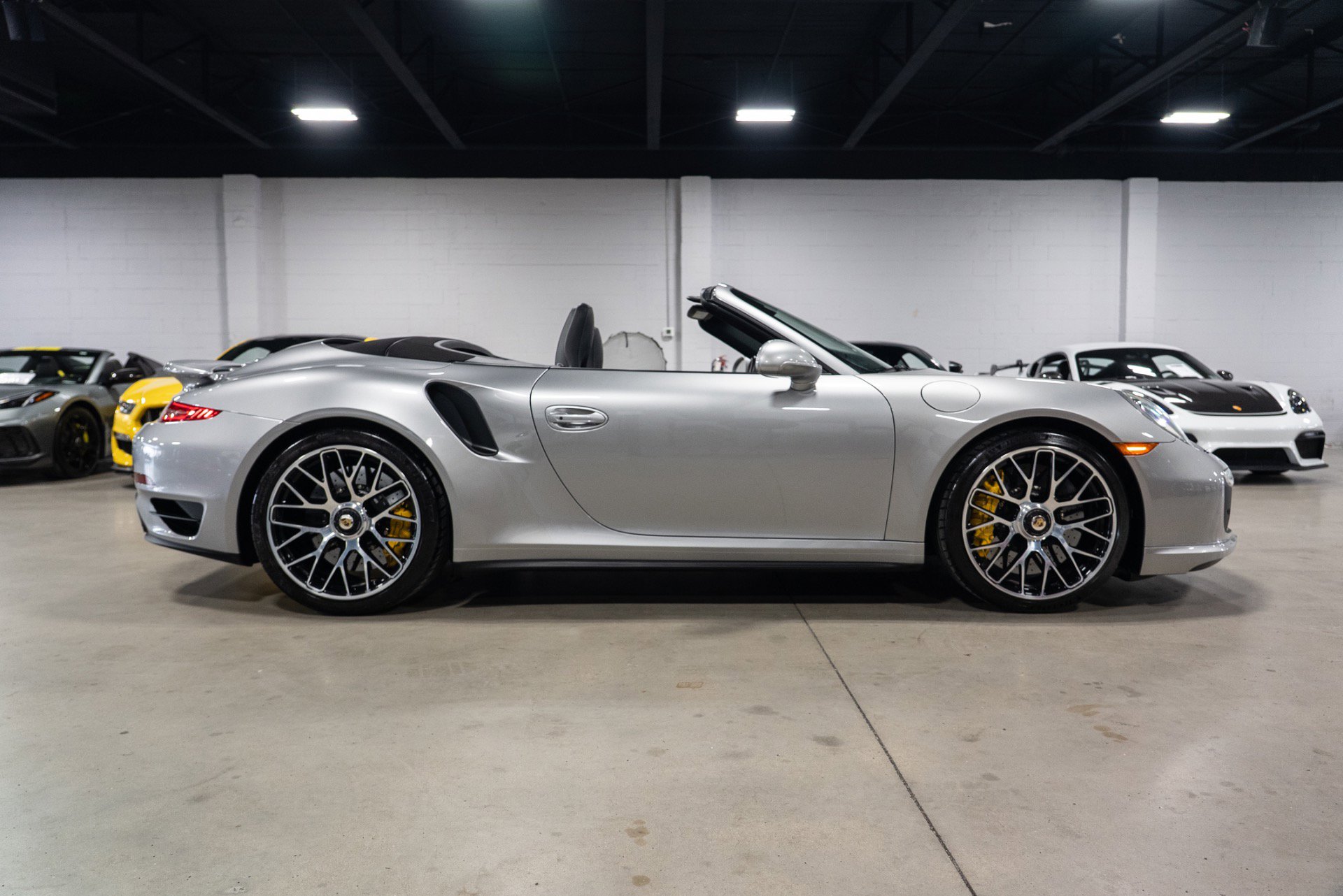 Used 2016 Porsche 911 4 Cabriolet AWD/4WD image 9